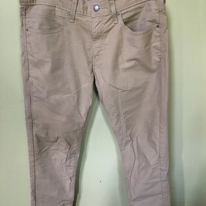 Denizen Levi’s 216 slim lightweight khaki pants 32